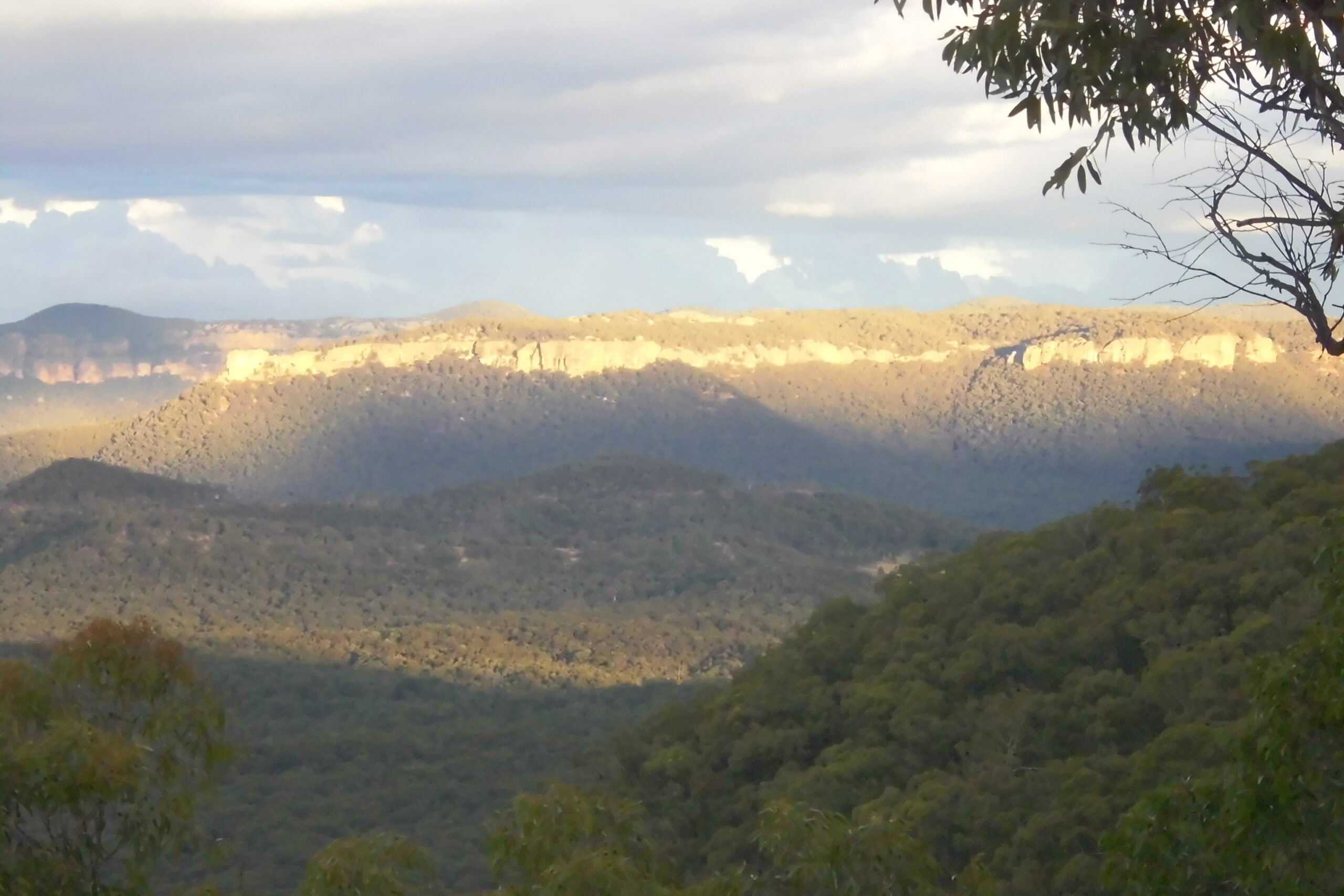 Pearsons lookout overlooking the amazing Capertee Valley at sunset.